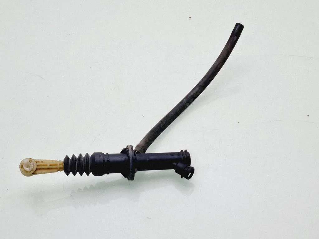 Clutch master cylinder 306107195R