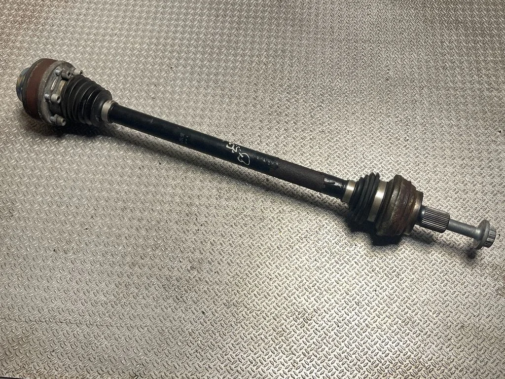 Rear driveshaft – rear left