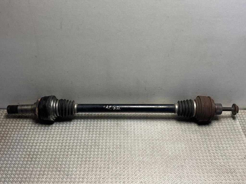 Aizmugurējā pusass 4M4501203B