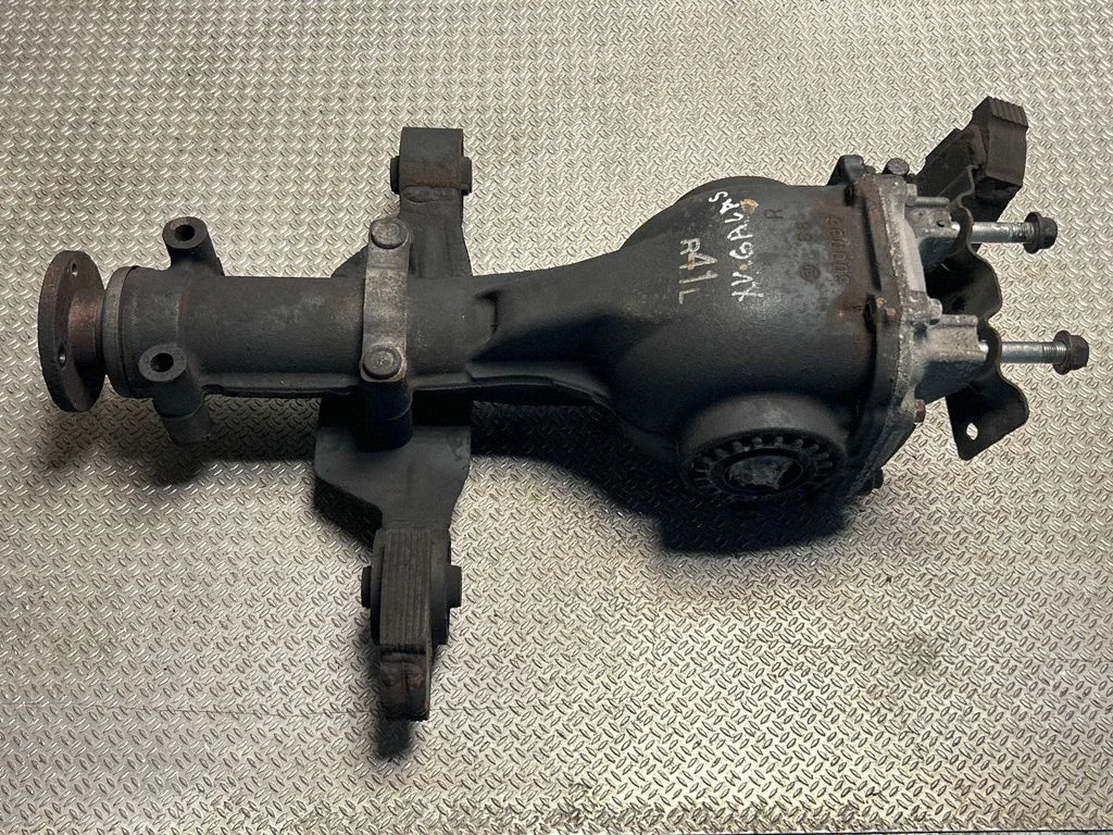 Rear differential 38300AC360