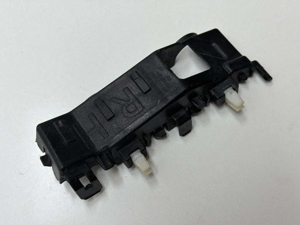 Front bumper mounting bracket 86514D3000