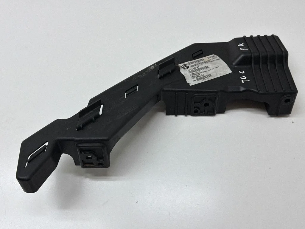 Front bumper mounting bracket HY1042127