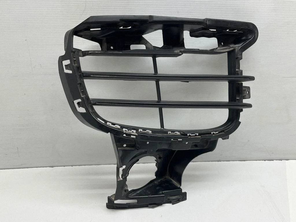 Front bumper lower grill 7P5807682E