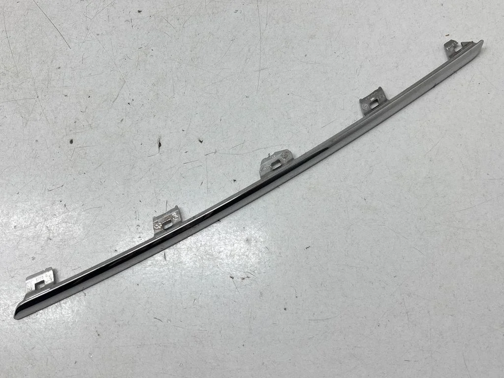 Front bumper splitter molding 623849369R
