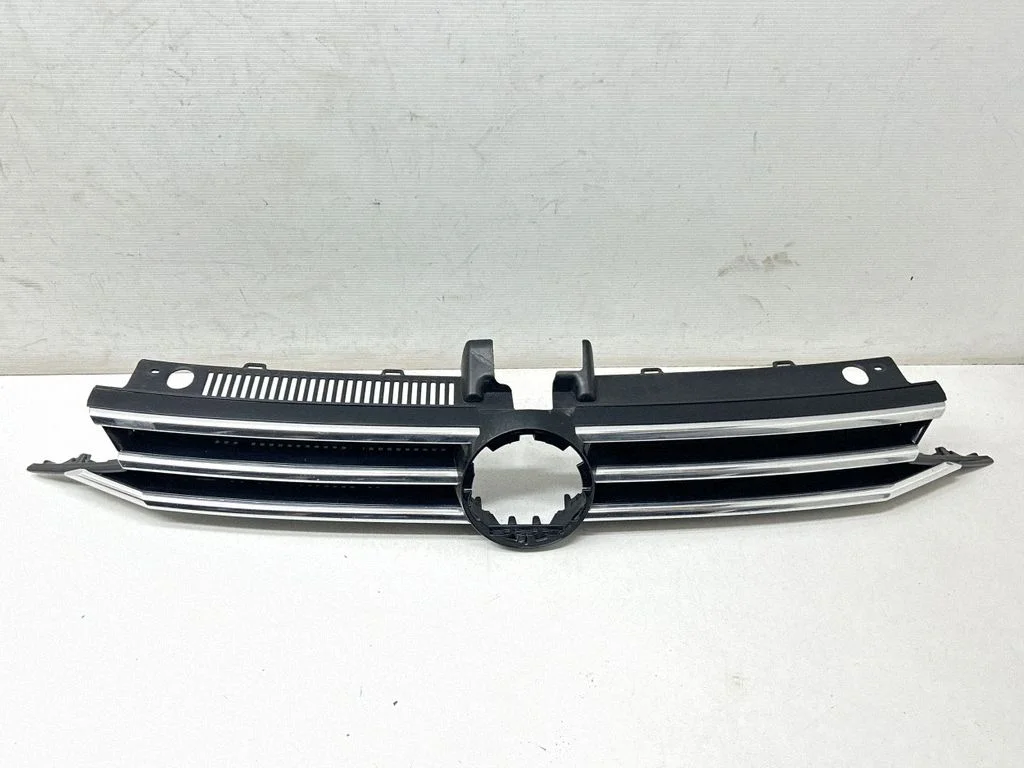 Atrapa górna (grill) 5TA853651
