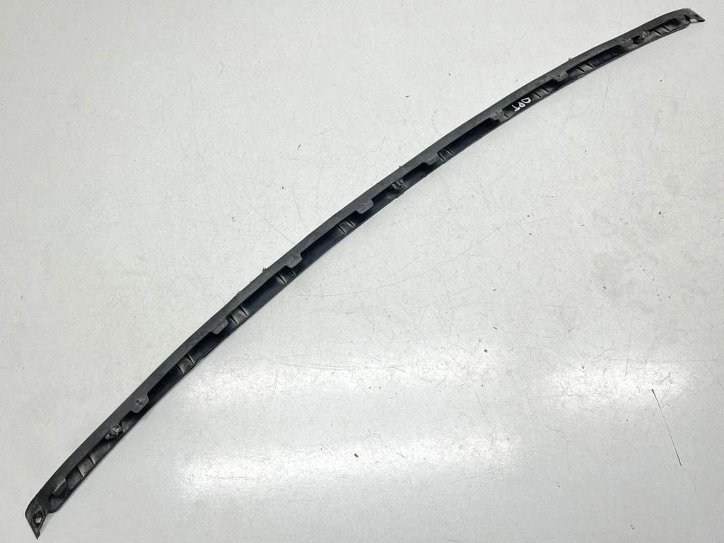 Esistange alumine osa (huul) 86591A8000
