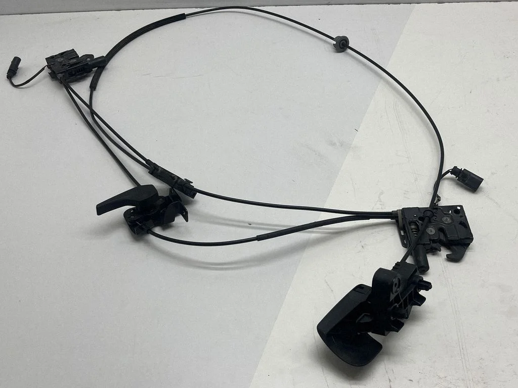 Engine bonnet/hood lock/catch 83A823509