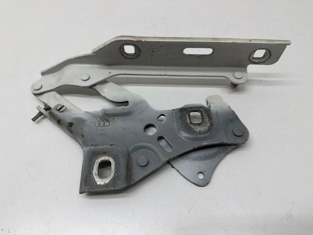 Mootorikapoti hinged 8W0823301D