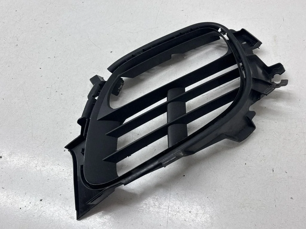 Front fog light trim/grill 97050556300