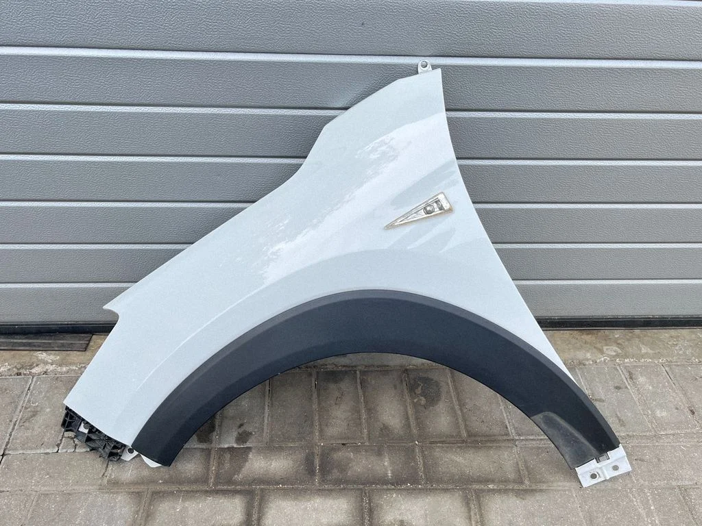 Fender – front left