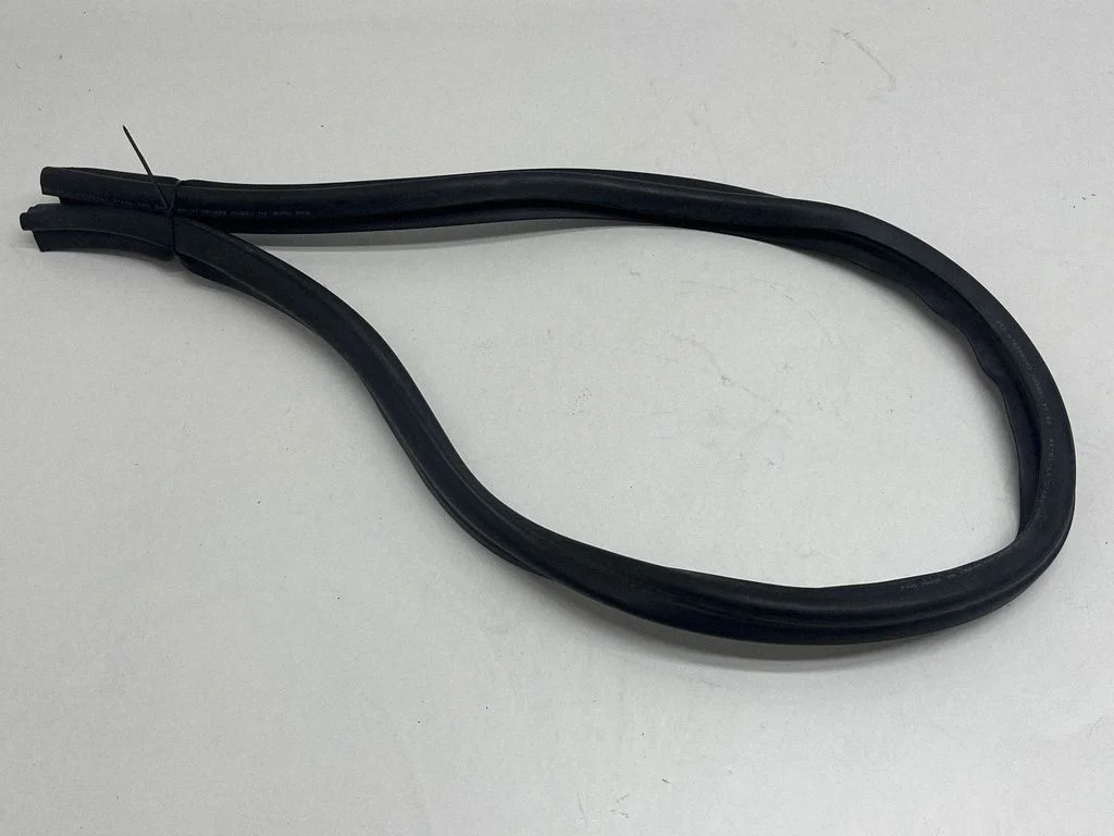 Engine compartment rubber 7P5823727C