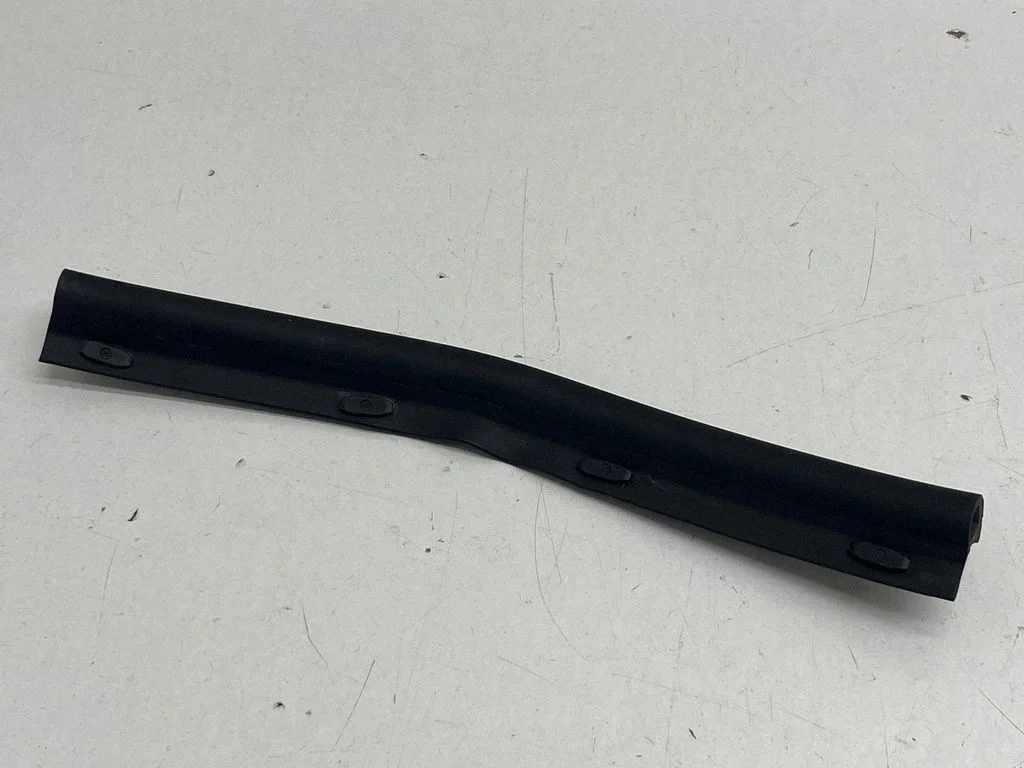 Engine compartment rubber 5NA823709