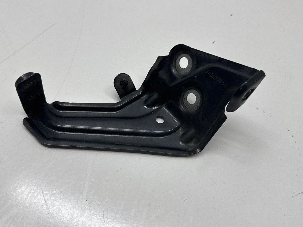 Fender mounting bracket 7400219