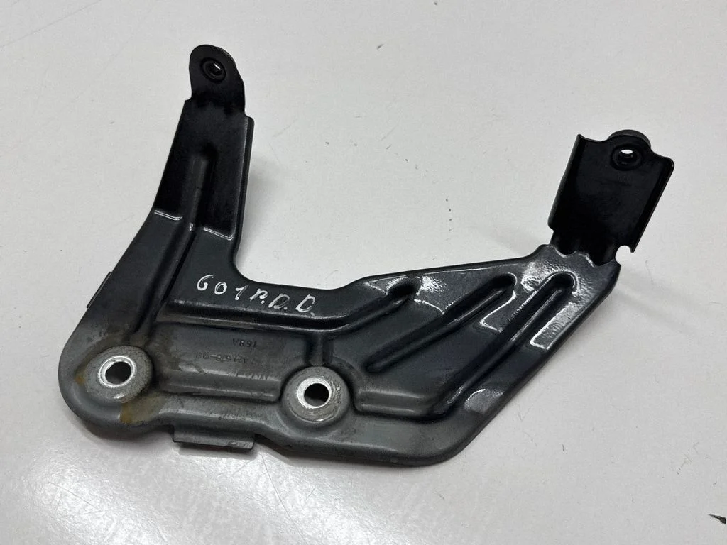 Fender mounting bracket 7424678