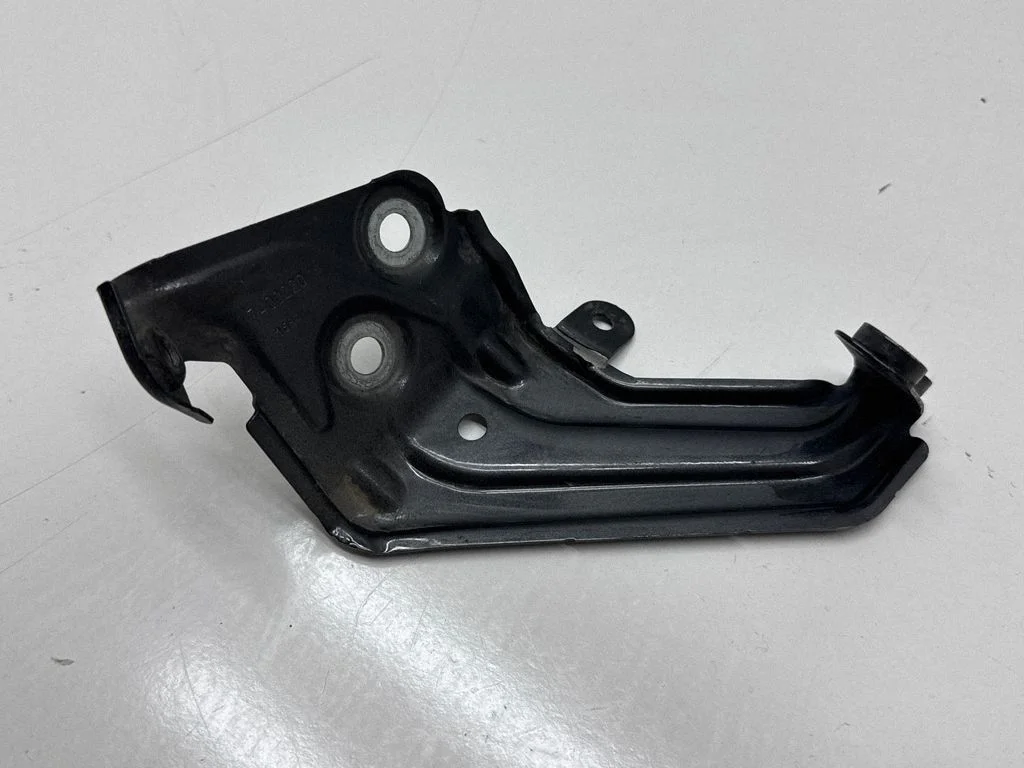 Fender mounting bracket 7400220