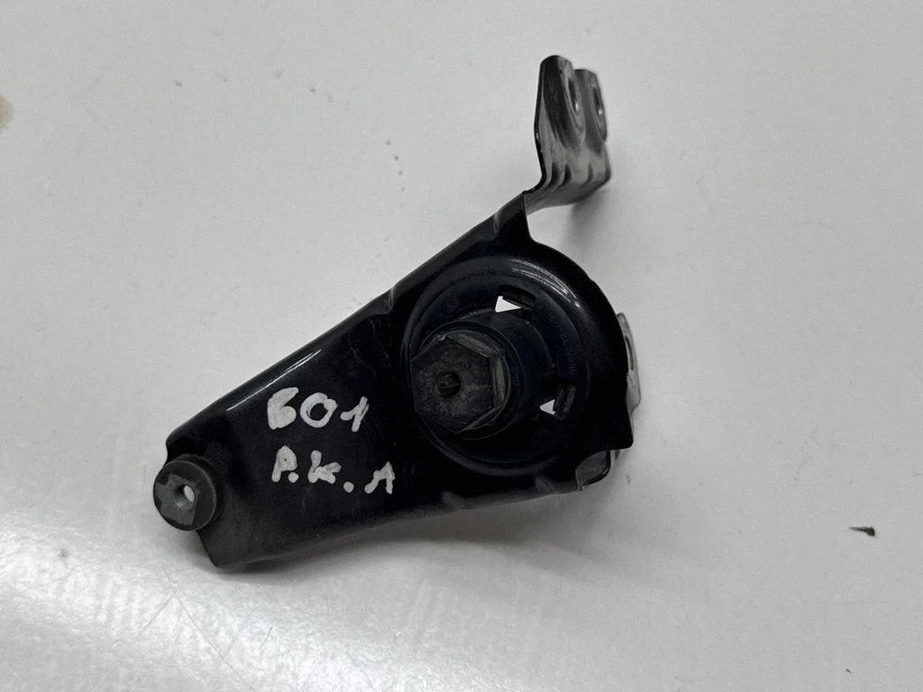Fender mounting bracket 7397513