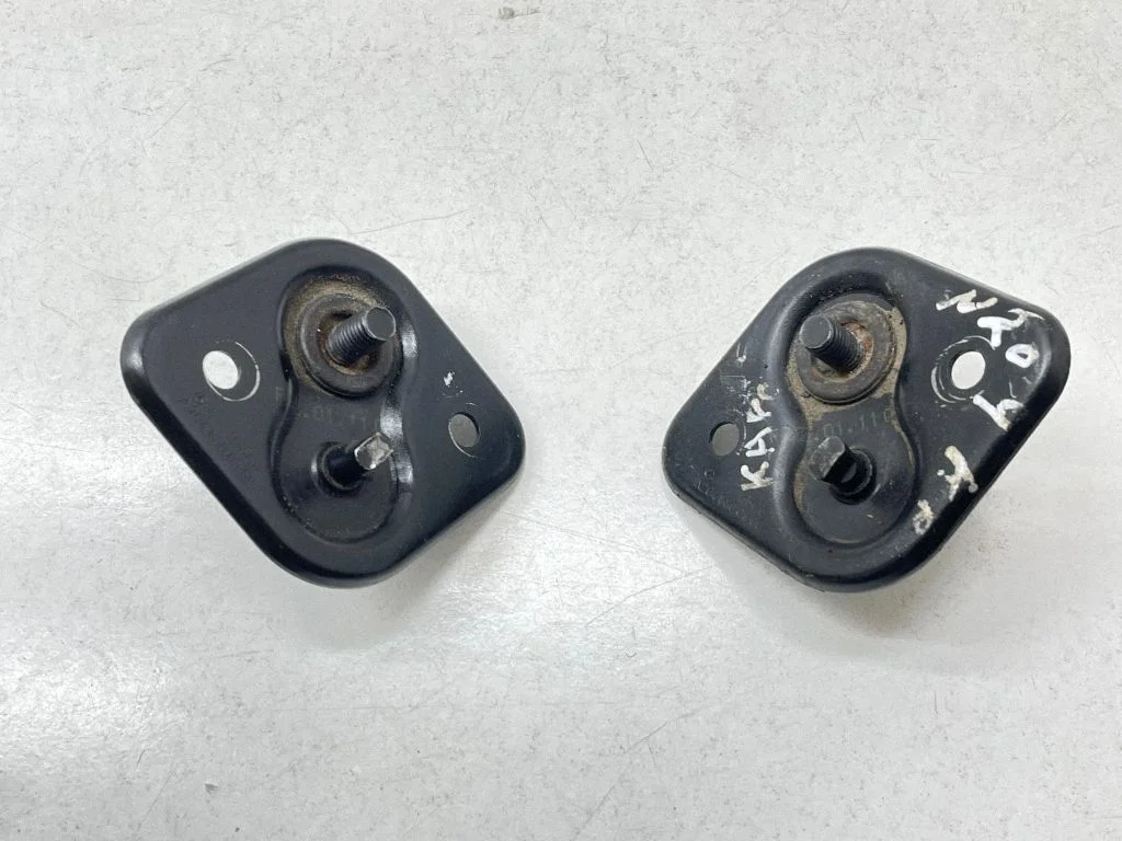 Engine bonnet/hood lock/latch loop/hook – Mercedes-Benz C-Class AMG W204 (2007-2014)
