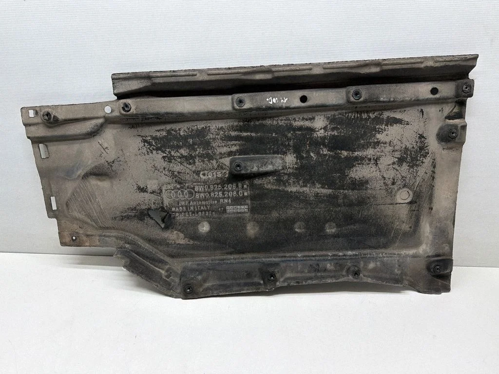 Keskmine põhjakaitse 8W0825208B