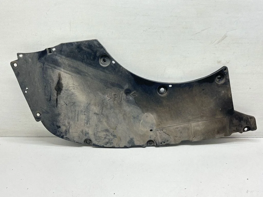 Front bumper skid plate/under tray 748A08086R