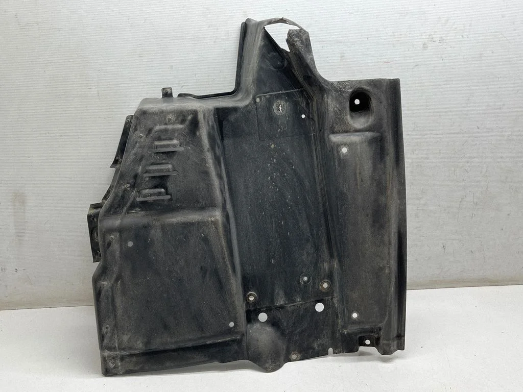 Center/middle under tray cover 7E0825207G