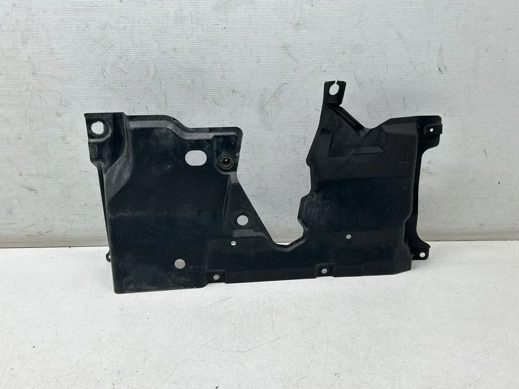 Center/middle under tray cover – Lexus RX 450H (2016-)