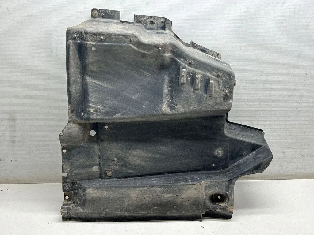 Center/middle under tray cover 7E0825207G