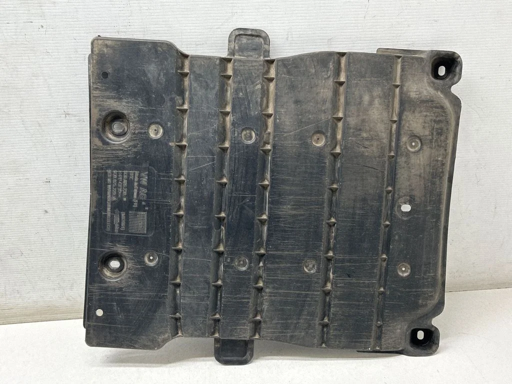 Center/middle under tray cover 5Q0825229C