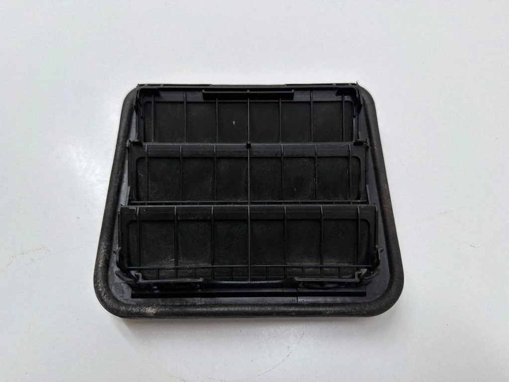 Quarter panel pressure vent 97510D3000