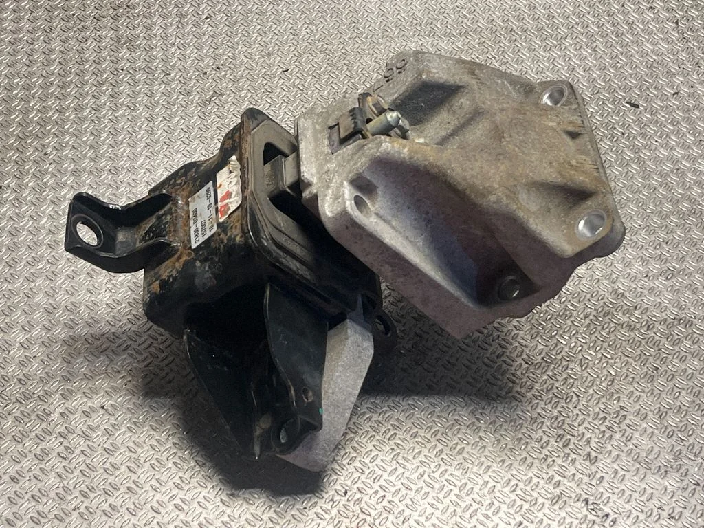 Gearbox mount 21830D3400