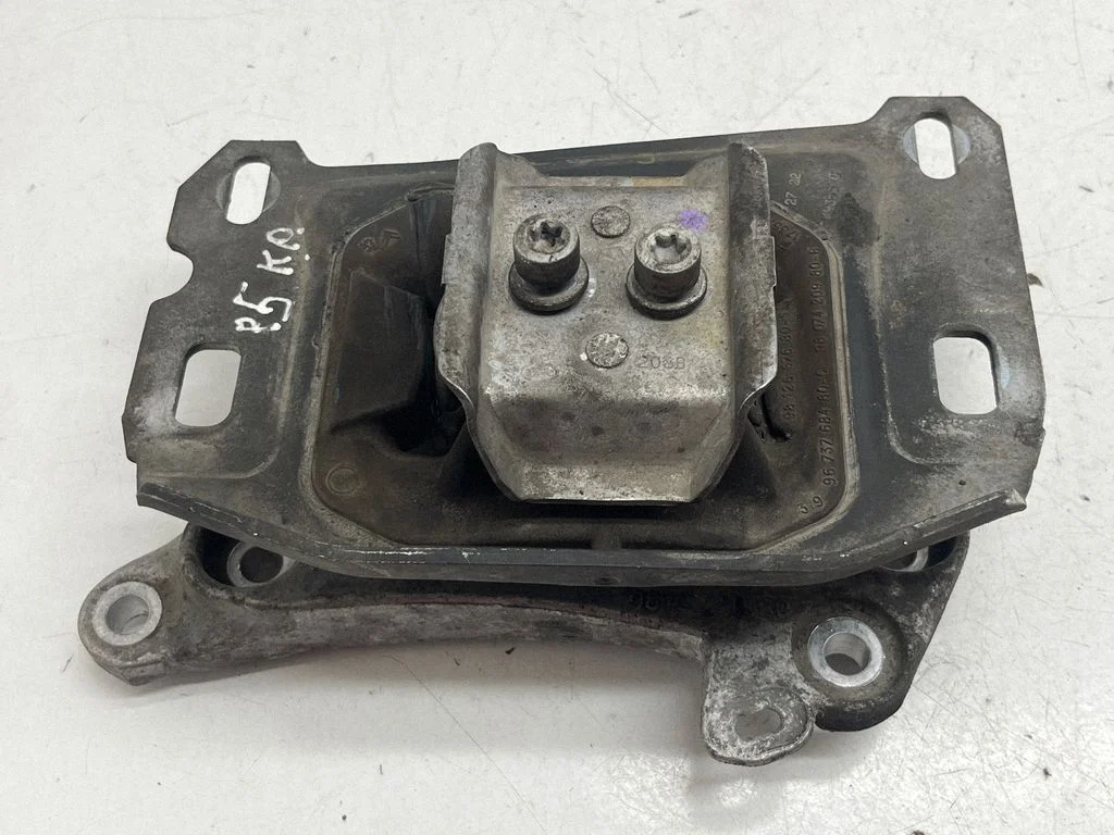 Gearbox mount 9673768480