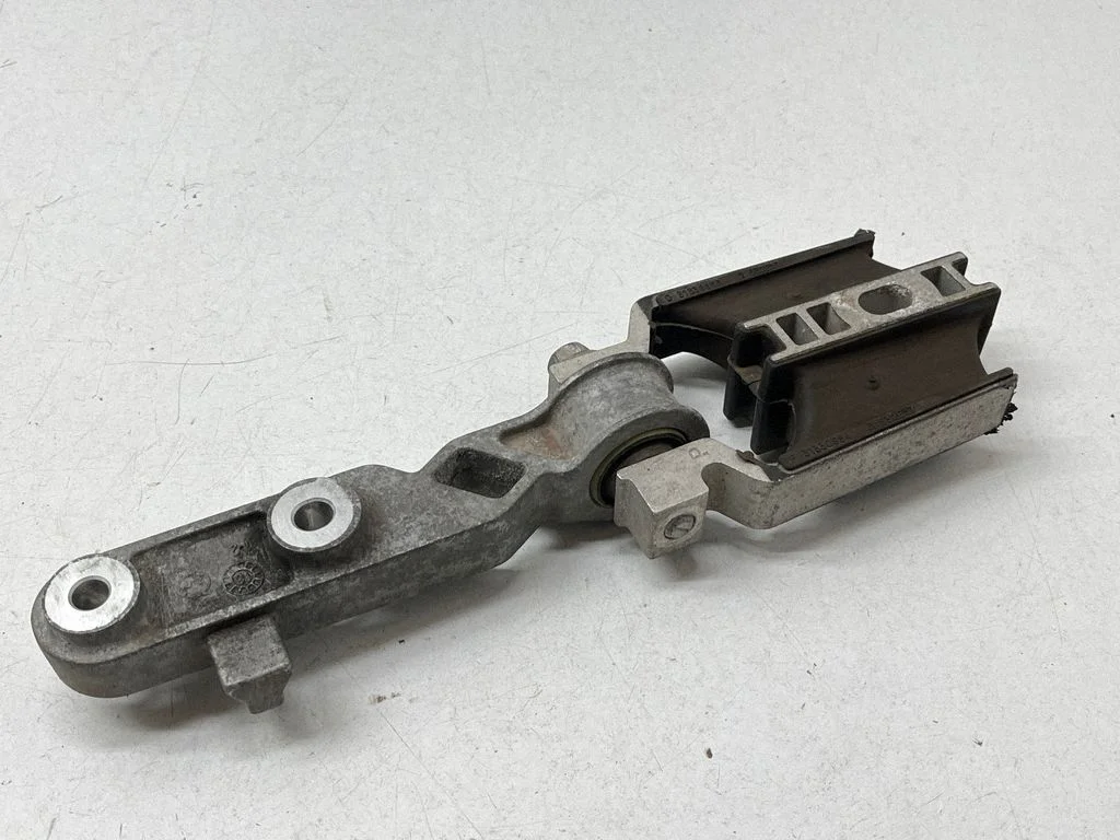 Gearbox mount 31359890
