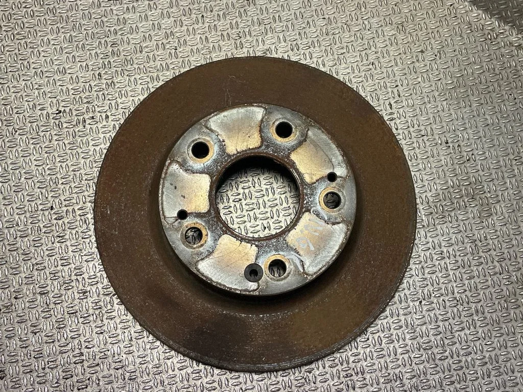 Aizmugurējais bremžu disks – aizmugurējā kreisā