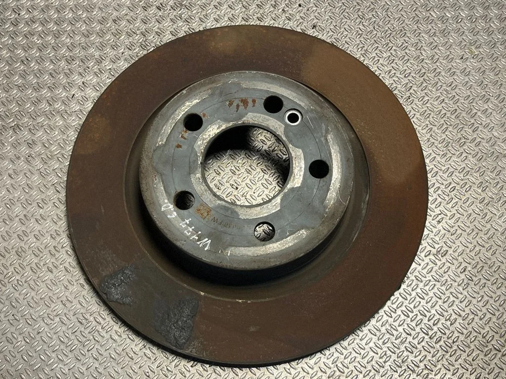 Tagumine piduriketas – tagumine parem