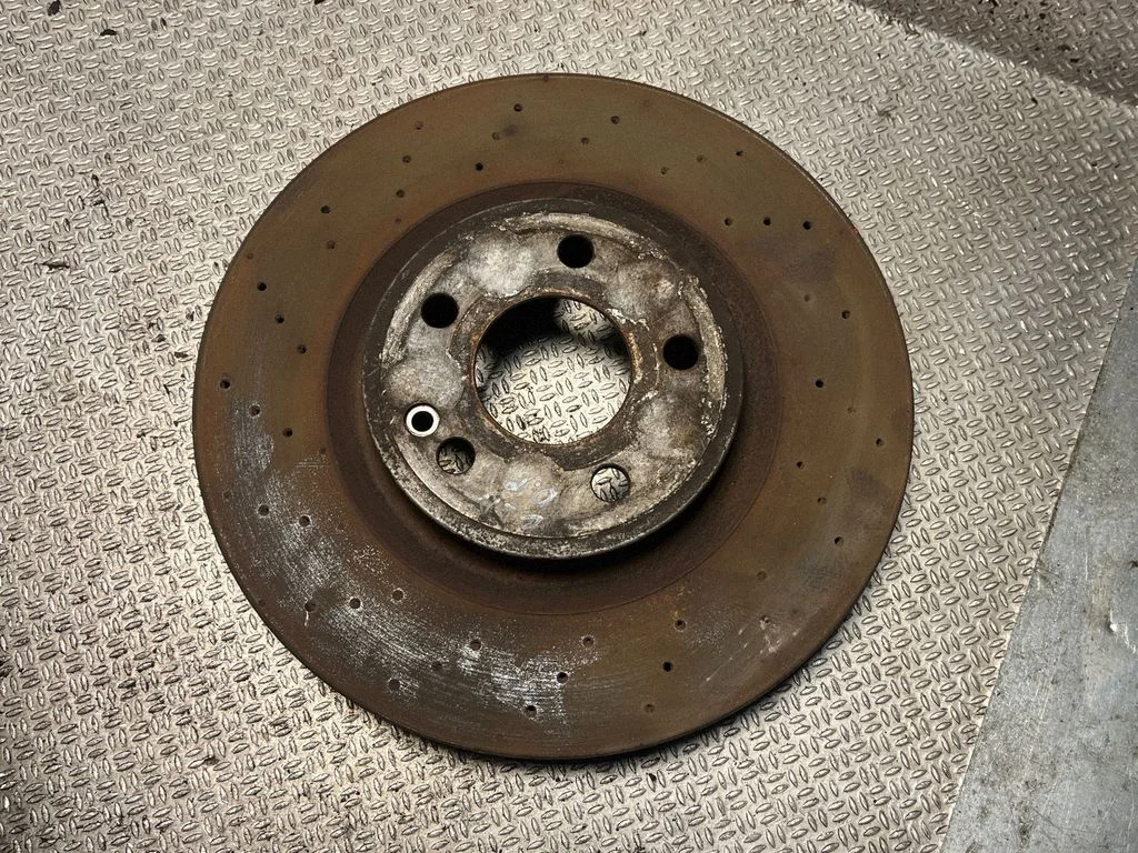 Front brake disc – front right