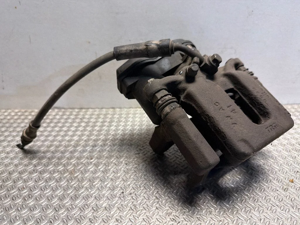 Rear brake caliper VCR352
