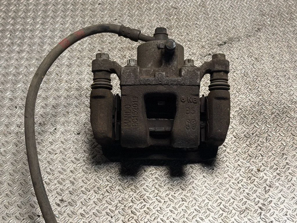 Rear brake caliper – rear right