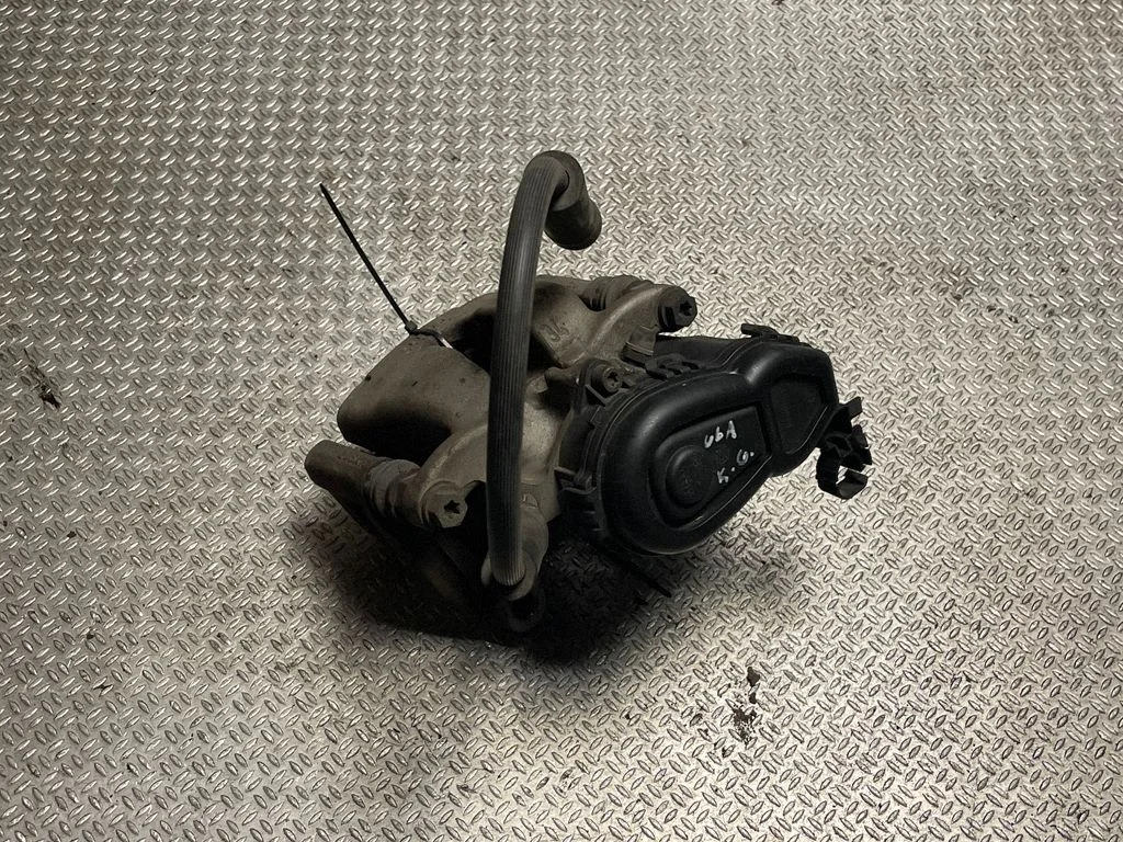 Rear brake caliper – rear left