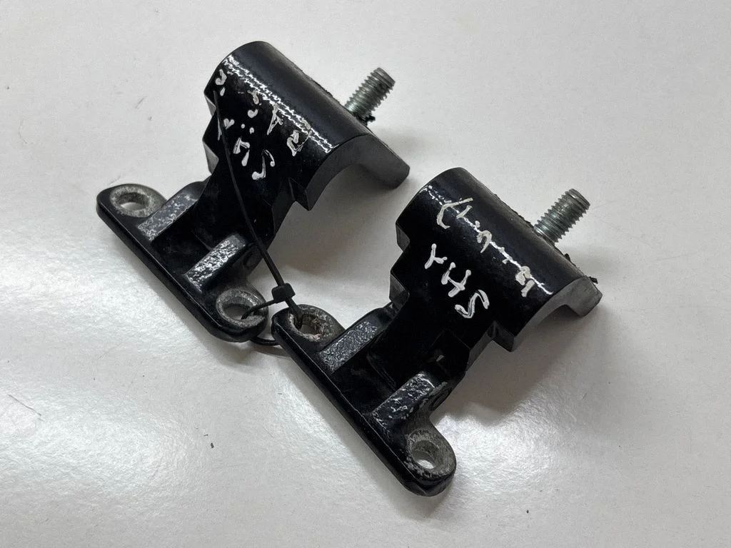Tailgate/trunk/boot hinge
