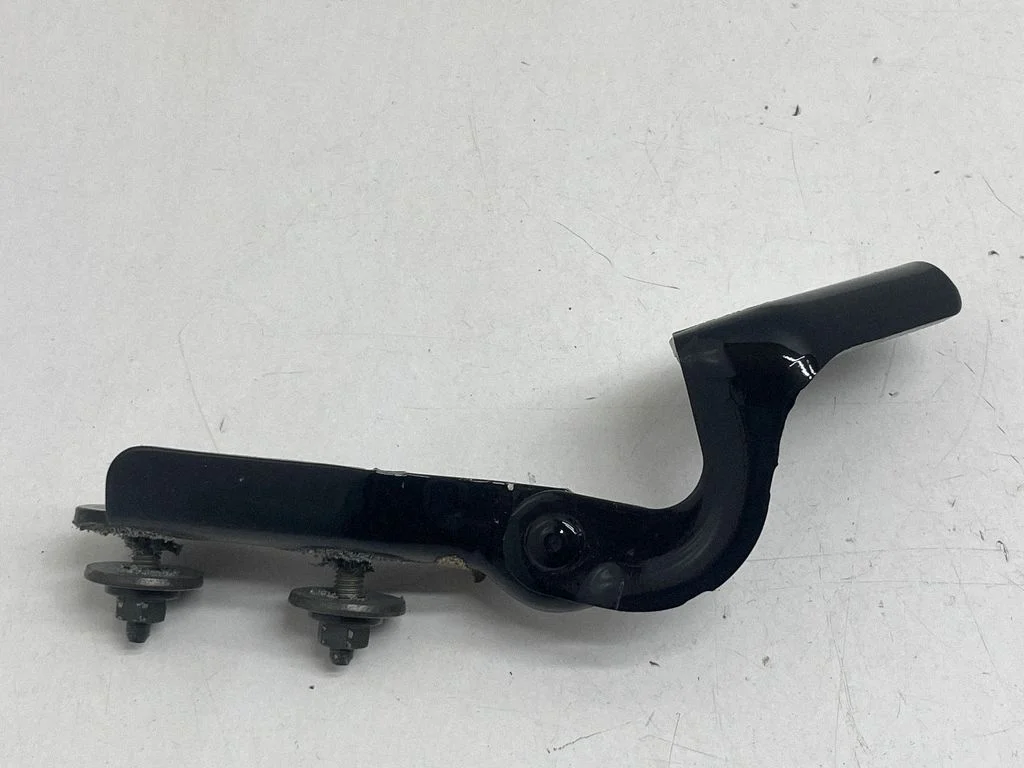 Aizmugurējā vāka eņģe (-es) LJ6BS42900AB