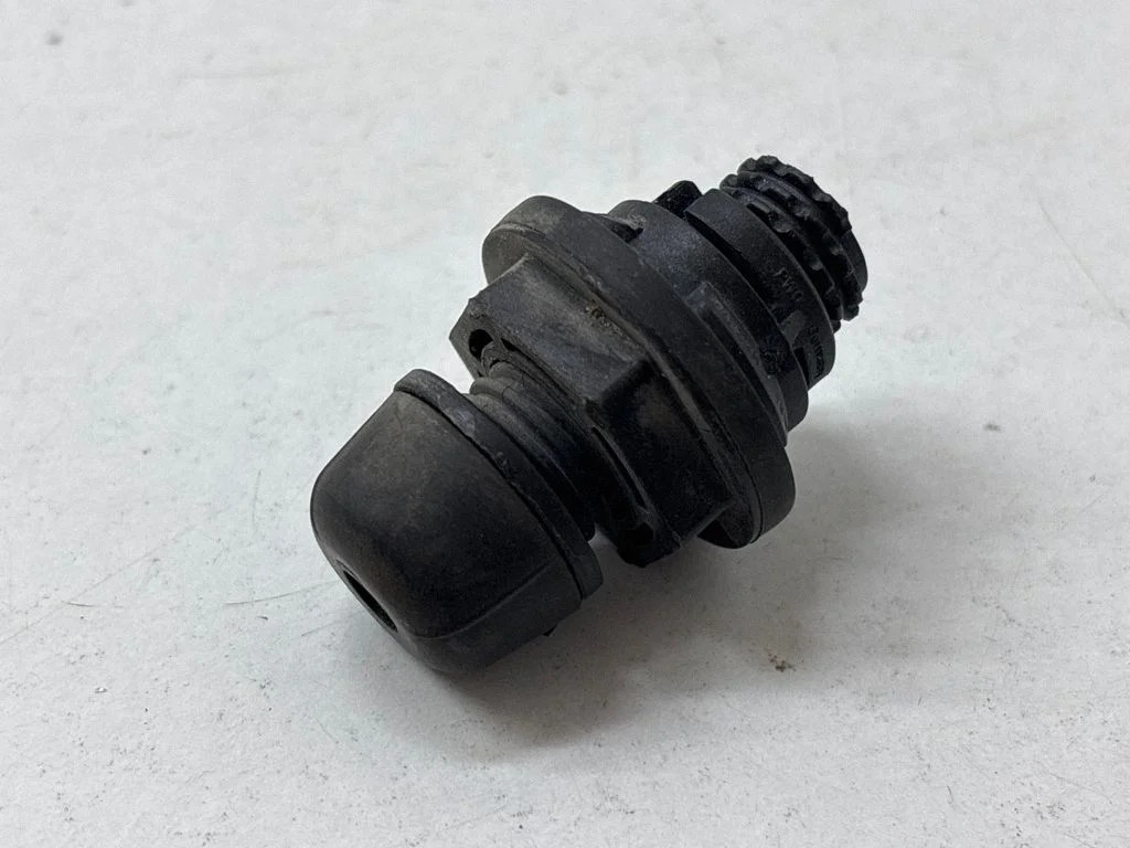 Tailgate/trunk/boot lid buffer 5NA827499