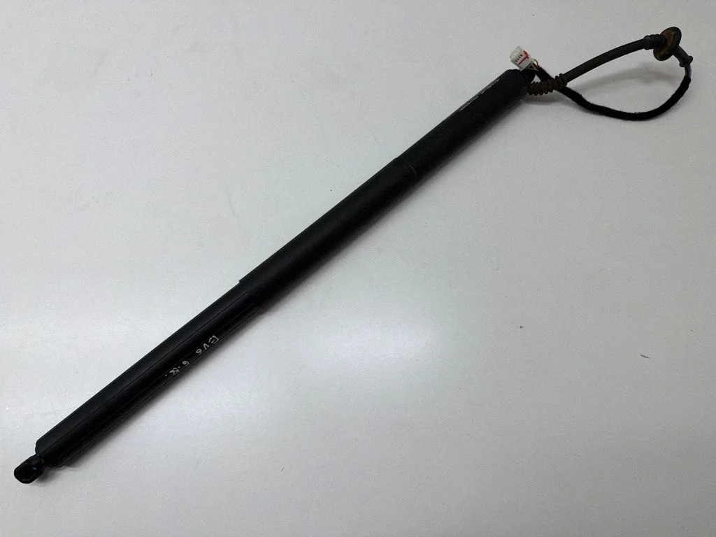 Aizmugurējā vāka amortizators 81831CV100