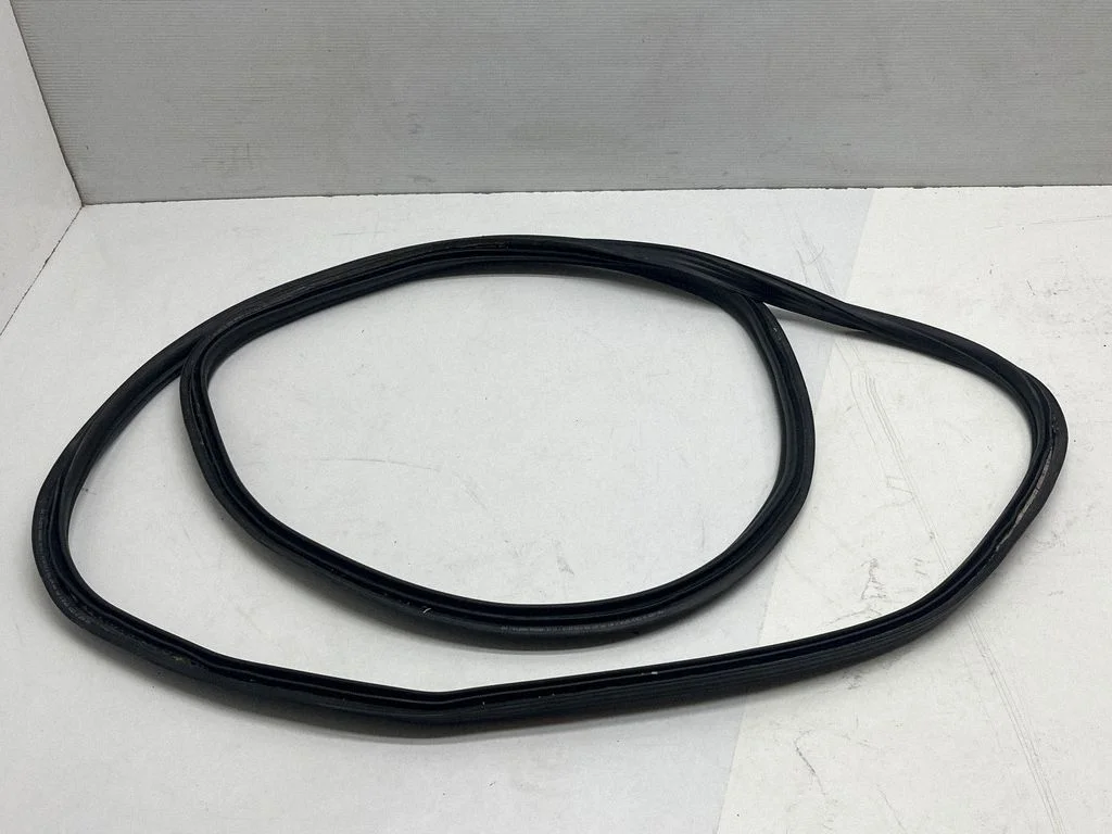 Loading door rubber seal (on body) 7P5827705G