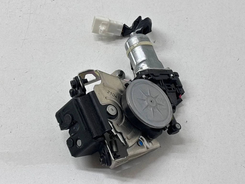 Tailgate/trunk/boot lock/catch/latch D6261342C – Toyota Highlander XU50 (2013-2019)