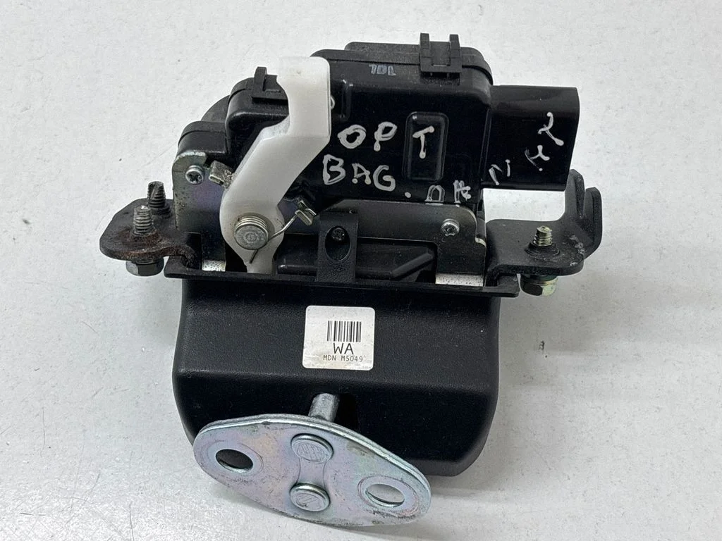Zamek klapy bagażnika 81230D4300