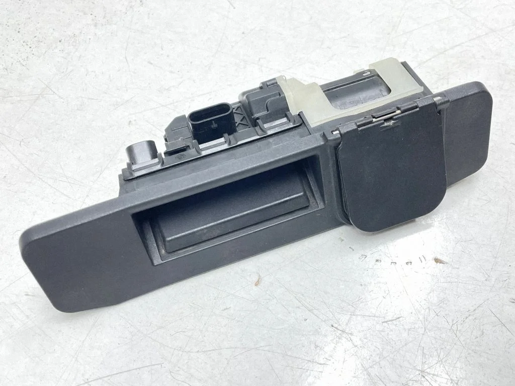 Klamka zewnętrzna klapy bagażnika A0997500700