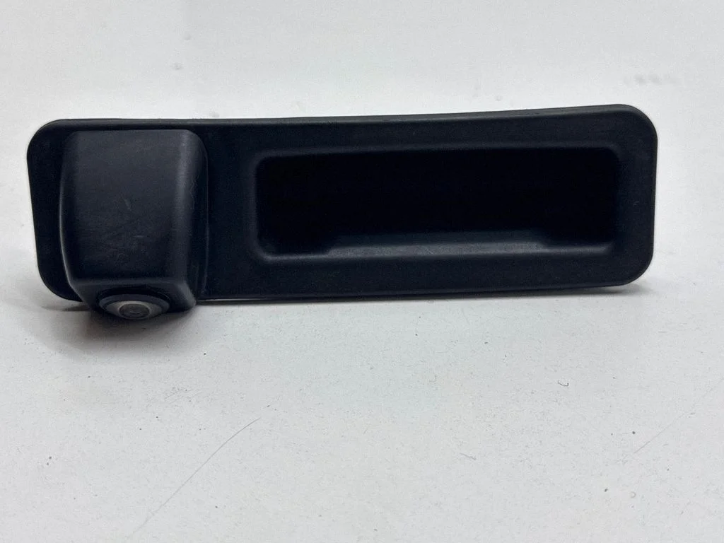 Tagaluugi avamiskäepide (kaameraga) – BMW X3 G01 (2018-2024)