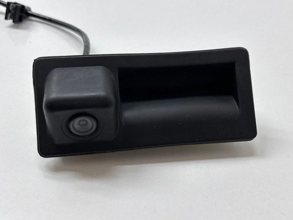 Tailgate handle with camera 5N0827566