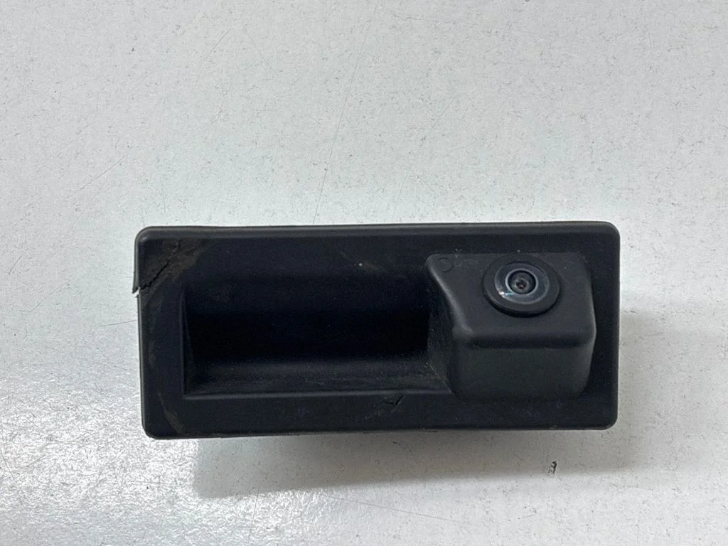 Klamka klapy bagażnika z kamerą 565827566
