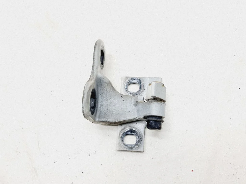 Front door upper hinge 7017815