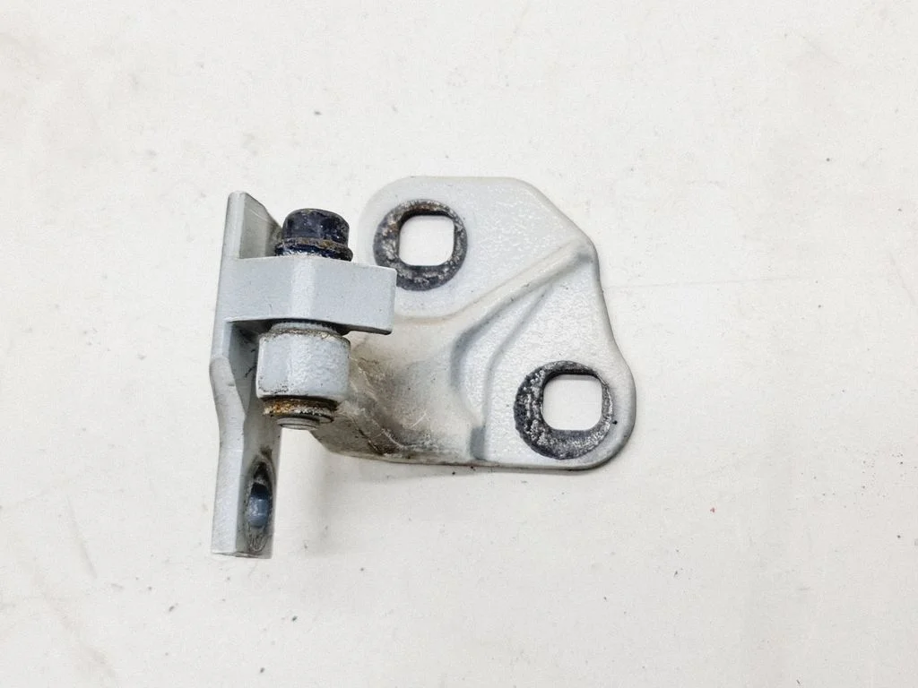 Front door lower hinge 7017818